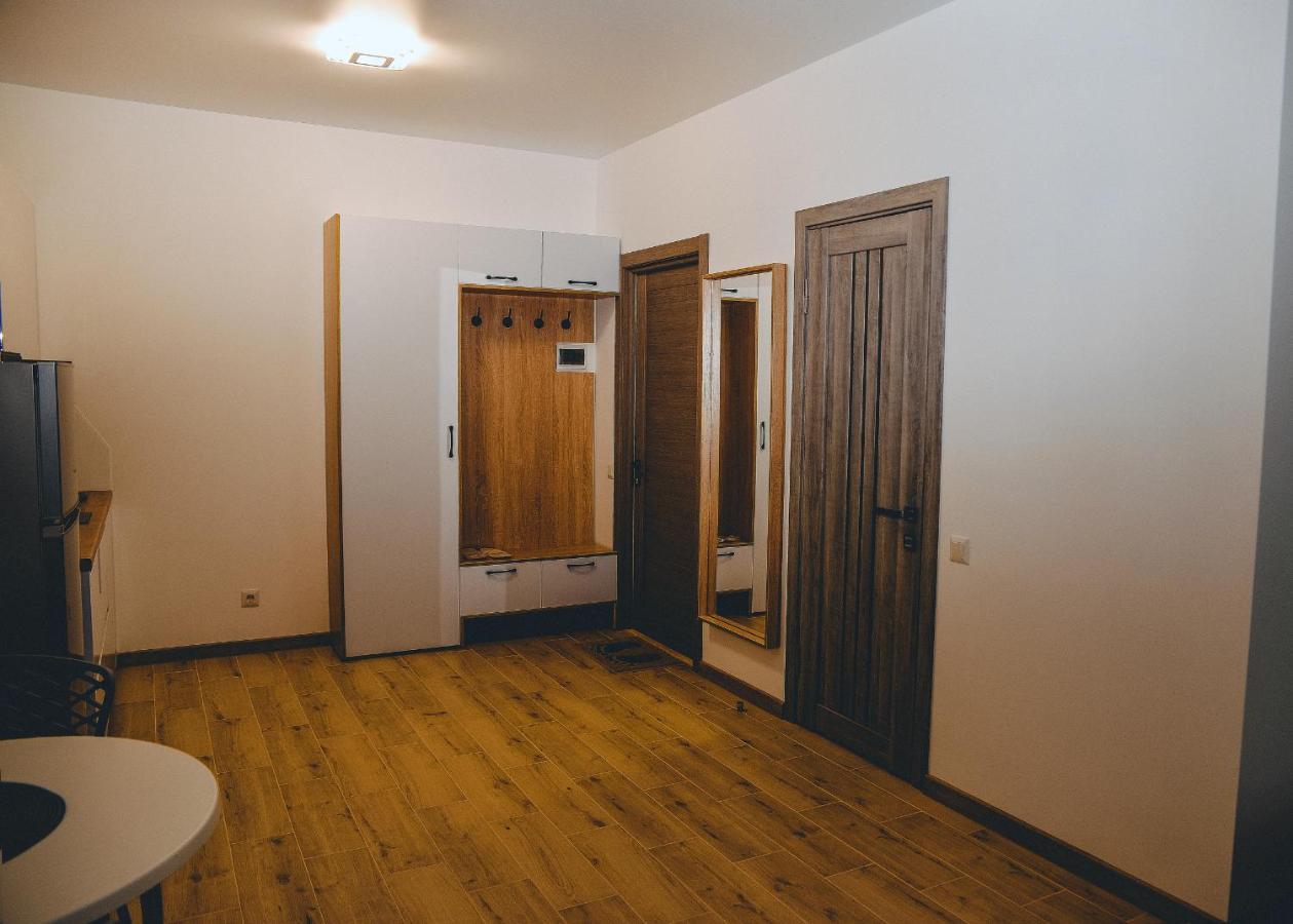 Four Rooms Apartments แชร์กาซี ภายนอก รูปภาพ