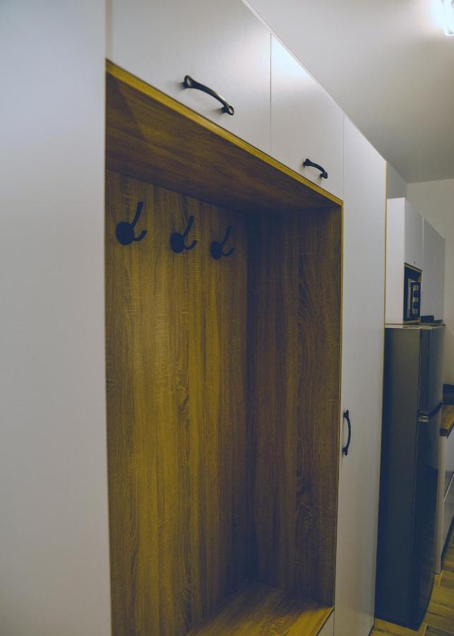 Four Rooms Apartments แชร์กาซี ภายนอก รูปภาพ